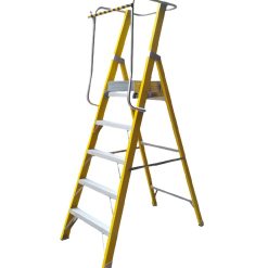 ESCALERA TIPO TIJERA 04 PASOS FIBRA DE VIDRIO CON PLATAFORMA Y BARANDA DE SEGURIDAD AMERICAN Z LION